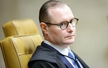 Zanin manda PF entregar cópia do celular de Vorcaro até as 23h