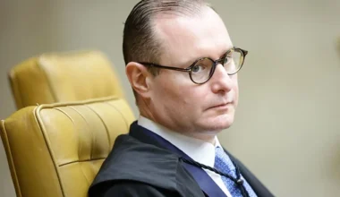 Zanin manda PF entregar cópia do celular de Vorcaro até as 23h