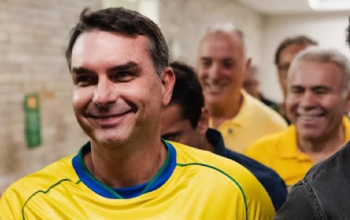 Além do PM matador de Ana Clara, Flávio Bolsonaro foi advogado de outros PMs acusados de matar inocentes