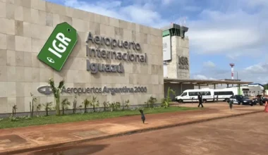 Avião suspeito de levar Flávio é impedido de decolar na Argentina, diz TV