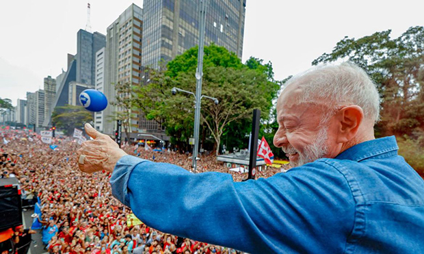 Campanha de Lula promove ato pela democracia na Faculdade de Direito do Recife
