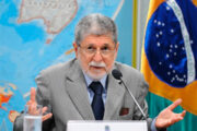 Celso Amorim rebate Trump: “quem tentou fraudar a eleição foi a Meta”