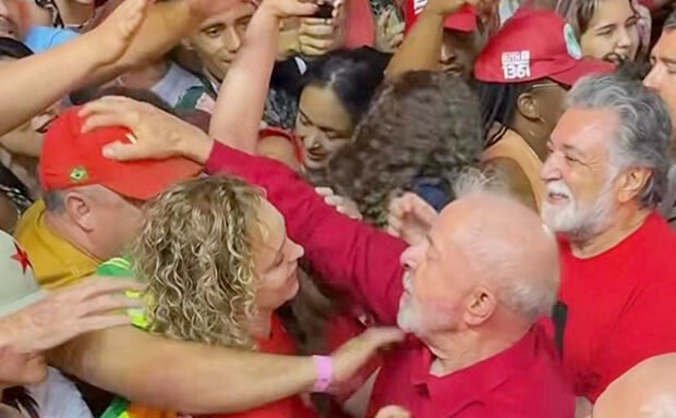 CNT/MDA: Lula vence Flávio Bolsonaro em eventual segundo turno por 47,3% a 43,1%