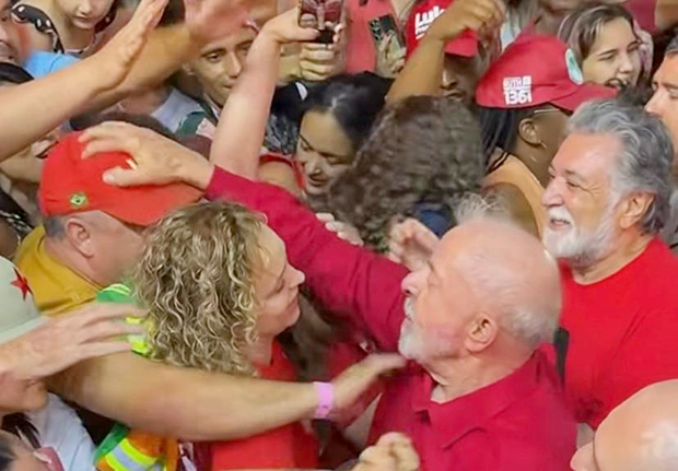 CNT/MDA: Lula vence Flávio Bolsonaro em eventual segundo turno por 47,3% a 43,1%