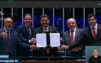 Com a presença do presidente Lula, Congresso Nacional promulga PEC do fim da escala 6×1