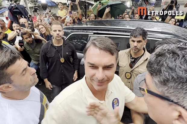 Com derrota, Flávio ficará sem cargo público e sem foro após 24 anos