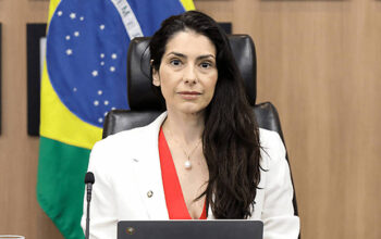 Dino defende ministra do TSE: “Por que ela é mais atacada que Kassio e Gilmar?”