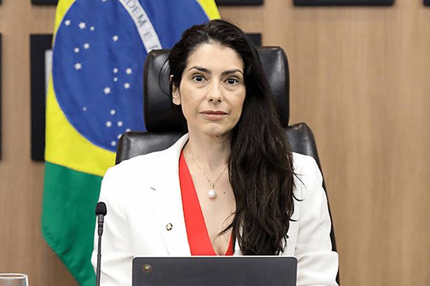 Dino defende ministra do TSE: “Por que ela é mais atacada que Kassio e Gilmar?”