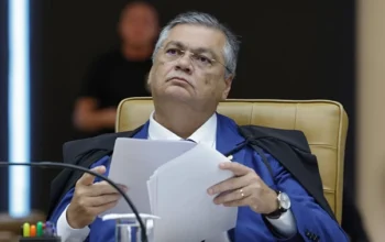 Dino manda PF investigar se houve recursos externos na campanha de Flávio
