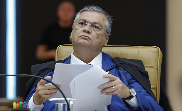Dino manda PF investigar se houve recursos externos na campanha de Flávio