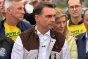 Distritais repercutem fuga de Flávio Bolsonaro: “Frouxo, covarde"