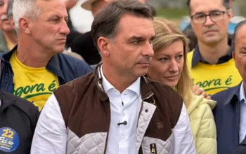Distritais repercutem fuga de Flávio Bolsonaro: “Frouxo, covarde"