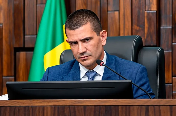 Douglas Ruas vence no 1º turno no Rio após TSE anular votos de Garotinho