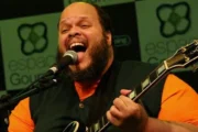 Ed Motta declara voto em Lula: “Pela democracia, ciência e honestidade”