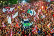 Em BH, Lula reúne multidão nas ruas e mostra confiança na virada: “Eu acredito”