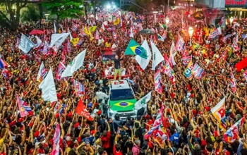 Em BH, Lula reúne multidão nas ruas e mostra confiança na virada: “Eu acredito”