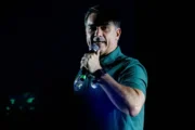 Em festa com garotas de programa na pandemia, Flávio ganhou Rolex de empresa que queria vender vacinas