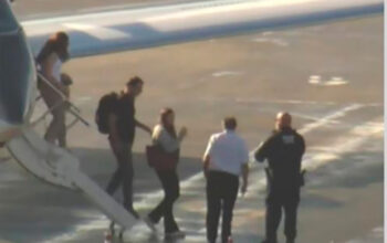 Em fuga, Flávio Bolsonaro e família desembarcam em Miami