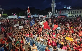 Estudantes entram em terceiro dia de atos pró-Lula em ao menos 8 estados