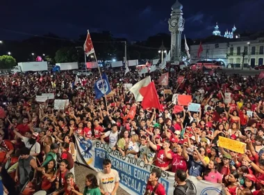 Estudantes entram em terceiro dia de atos pró-Lula em ao menos 8 estados