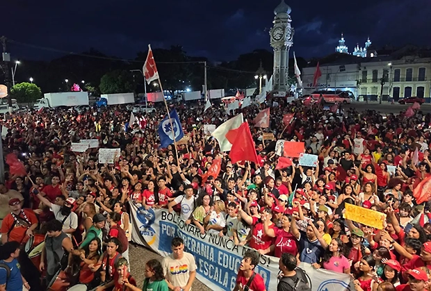 Estudantes entram em terceiro dia de atos pró-Lula em ao menos 8 estados