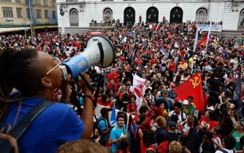 Estudantes puxam onda de protestos contra Flávio Bolsonaro e ampliam atos pró-Lula