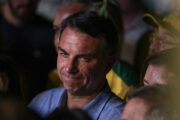 Campanha de Lula pede cassação da candidatura de Flávio Bolsonaro por suspeita de financiamento ilícito ligado ao caso “Dark Horse”