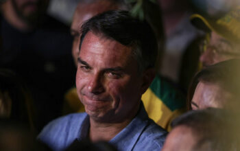 Campanha de Lula pede cassação da candidatura de Flávio Bolsonaro por suspeita de financiamento ilícito ligado ao caso “Dark Horse”