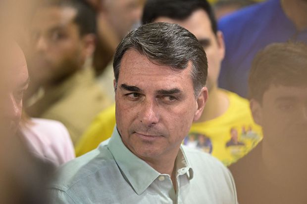 Flávio Bolsonaro critica fim da escala 6×1 e chama proposta de “oportunismo” de Lula