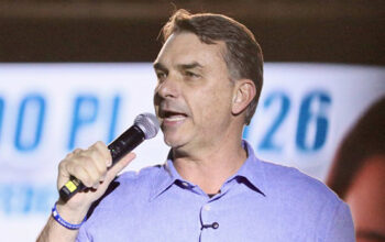 ‘Flávio Bolsonaro é apenas incerteza, com um passado tenebroso’, diz Lula