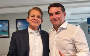Flávio Bolsonaro fugiu por cidade que tem aliado como prefeito, como o general Silva de Nova Iguaçú
