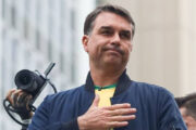 Flávio Bolsonaro já  está a caminho dos EUA, dizem aliados