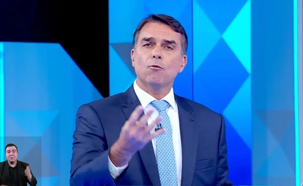 Flávio Bolsonaro sai do personagem e expõe o que pensa do Norte: “Urubus e mal cheiro”