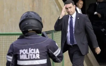 Flávio fica à frente de Lula em 86% dos locais de votação sob influência miliciana no Rio