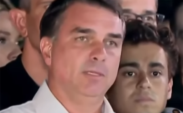 Flávio fugiu para os EUA em voo de Buenos Aires, diz jornal argentino