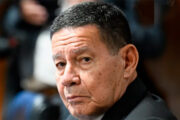 General Hamilton Mourão foi o único senador contra o fim da escala 6x1