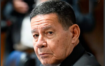 General Hamilton Mourão foi o único senador contra o fim da escala 6x1