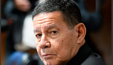 General Hamilton Mourão foi o único senador contra o fim da escala 6x1