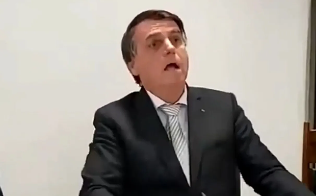 Globo desmente Flávio sobre deboche de Bolsonaro a vítimas da Covid - VÍDEO