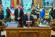Governo Trump confirma emissão de vistos para Flávio Bolsonaro e família