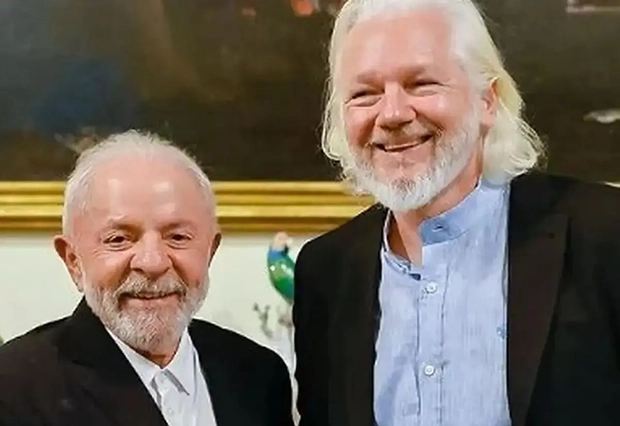 Julian Assange declara apoio a Lula: “Um herói do nosso tempo”