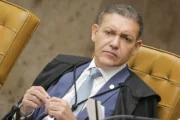 Kassio Nunes manda Meta suspender canal de Janones após pedido de Flávio Bolsonaro