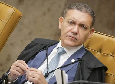 Kassio Nunes manda Meta suspender canal de Janones após pedido de Flávio Bolsonaro