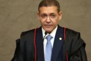 Kassio Nunes manteve 42 processos de Lula contra Flávio Bolsonaro sem decisão
