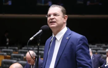 Líder do PL deixa escapar que só apoiou fim da 6×1 para Flávio não perder eleição