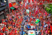 Lula arrasta multidão à Avenida Paulista antes do 1º turno, apesar da tentativa de boicote da PM de Tarcísio