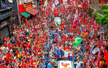 Lula arrasta multidão à Avenida Paulista antes do 1º turno, apesar da tentativa de boicote da PM de Tarcísio