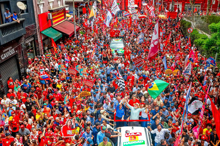 Lula arrasta multidão à Avenida Paulista antes do 1º turno, apesar da tentativa de boicote da PM de Tarcísio