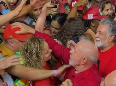 Lula cresce e empata com Flávio Bolsonaro na semana da eleição, diz pesquisa BTG/Nexus