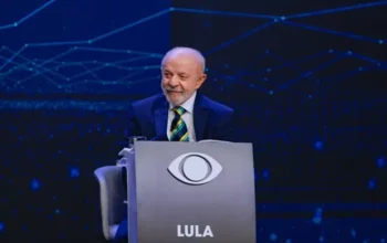 Lula desafia Flávio Bolsonaro a abrir sigilos bancário e telefônico